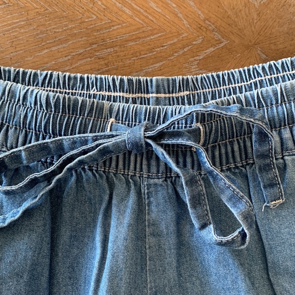 3/$15 Red Camel size XS denim shorts - Picture 2 of 4